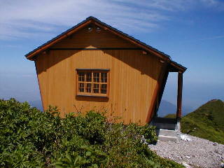 大山登山ユ−トピア非難小屋小屋